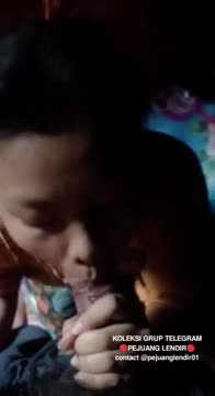 Bokep Indo buka baju di warnet