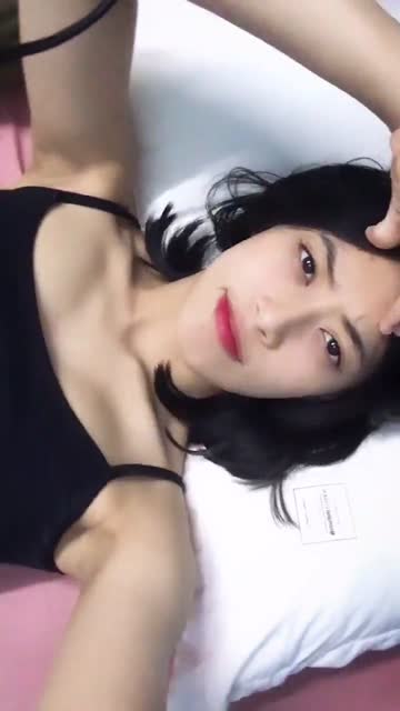 Live Show Talent Tania – goyang di kantor bikin nagih