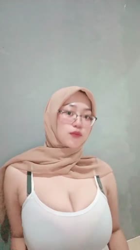HIJAB JOGET TIKTOK 19FEB ( versi) pamer body di rumah kosong
