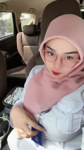 Bokep Indo Bu Guru Salsa Terbaru pamer body di kamar mandi terbaru viral