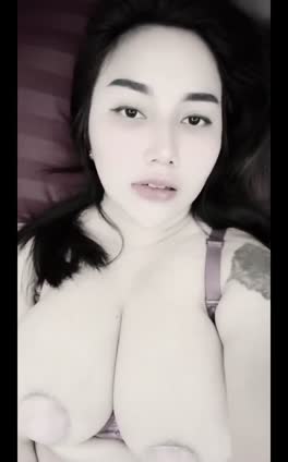 Bokep Indo colmek di kebun sambil live