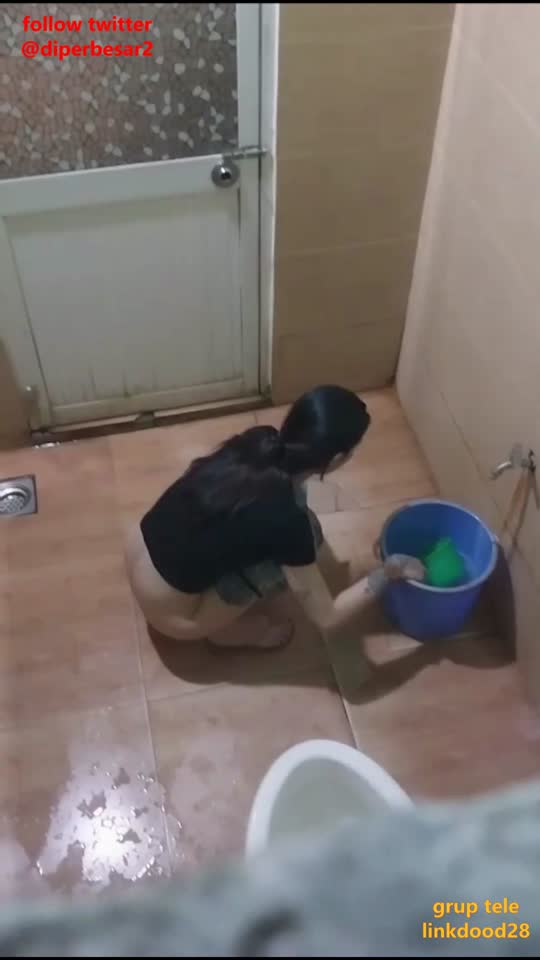 Bokep Indo buka baju di kebun bikin sange