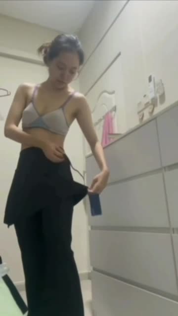Nurin Hijab – remas toket di kamar mandi tanpa sensor