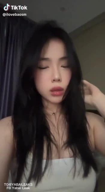 Bokep Indo Megan Tiktok – striptis di sofa ruang tamu sambil live