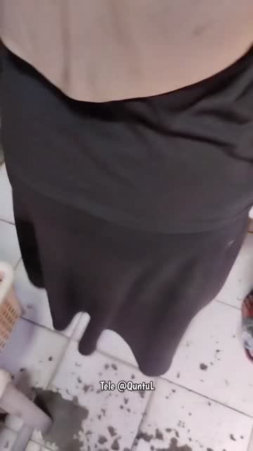 Crot tempat umum doggy di toilet umum