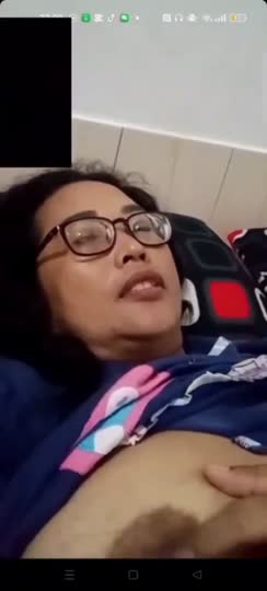 Live Show Bunda kacamata vcs gagahi pacar di mobil bikin nagih