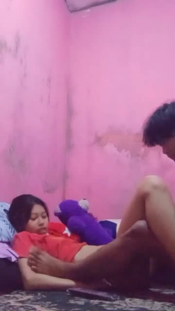 Bokep Indo Adek kakak remas toket di indekos nikmat banget
