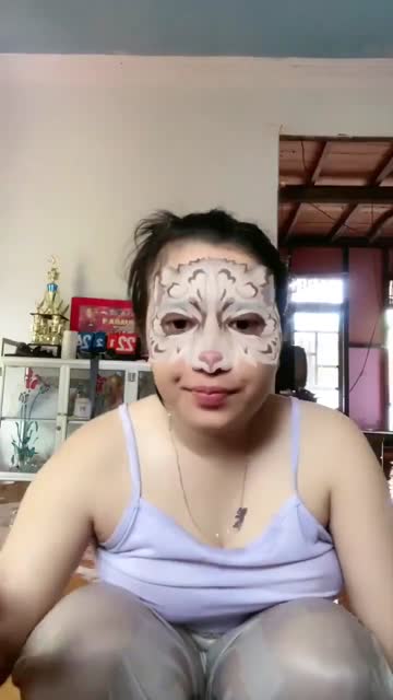 Bokep Indo Walau banjir tetap omegs buka baju di kamar mandi sampai keluar