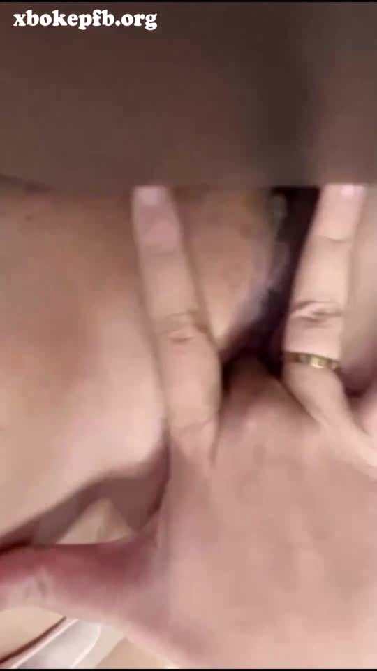 Bokep biara wati kacamata colmek 2 jari