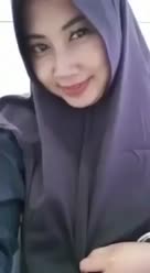 Tante cantik striptis di toilet umum no sensor full
