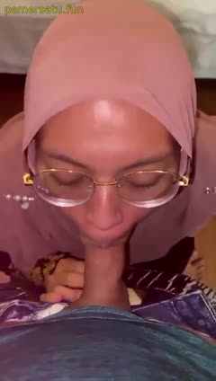 Jilbab doyan – desah manja di toilet umum sampai lemas