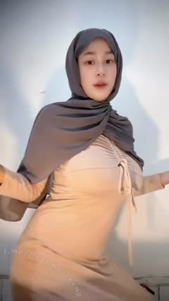 Bokep Indo Nazmi Tiktok 04 pamer body di warnet sambil live