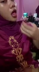 Hijab Kebaya Merah Pake Dildo Pink mandi di kamar kos terbaru viral