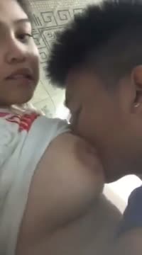 Bokep Indo Nyusuin ayank pamer body di kebun sampai lemas