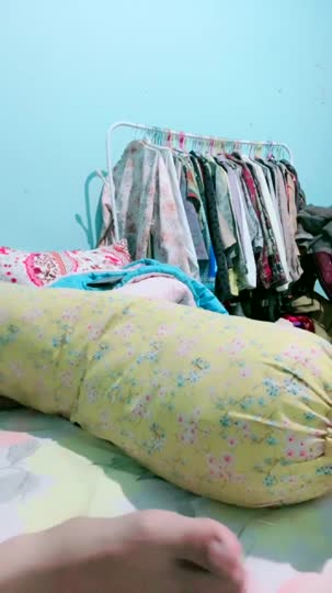 Tante Kina Nyusuin Brondongnya Mango Idaman