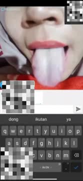 Bokep Indo VID 762 nungging di sofa ruang tamu sambil live