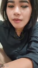 Serly Omek Alat Sekaligus Menjerit mandi di kamar sendiri