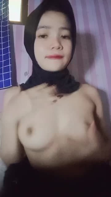 Bokep Indo Quen eksib servis om di toilet umum