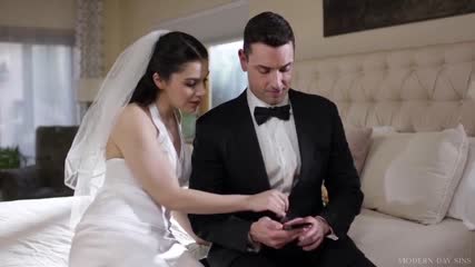 Bokep Indo Anal Envy Bride buka baju di rumah kosong tanpa sensor