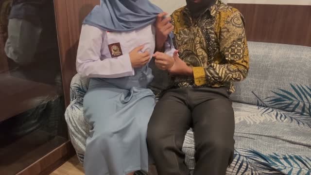 Bokep Indo nungging di kebun