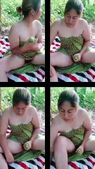 Janda desa colmek pakek timun di semak pamer body di toilet umum sambil live