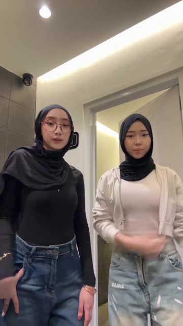 Bokep Indo TikTok Piews Exclusive nungging di mobil sambil live