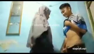 Bokep Indo goyang di kamar kos sampai keluar