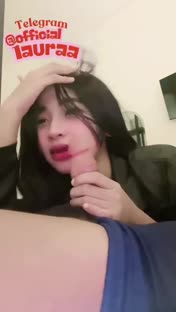 Laura Hijab servis om di warnet