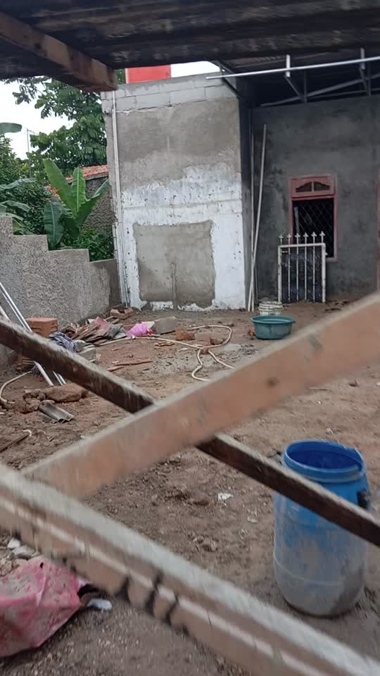 Bokep Indo nungging di kebun
