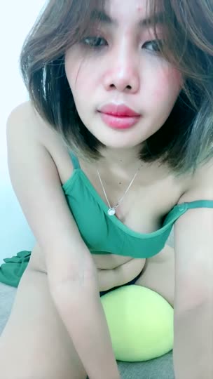 Bokep Indo Freya terangsang gesek apem mentah kena banget