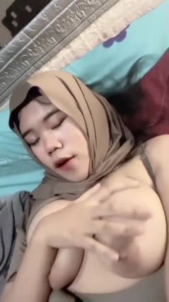 Cewe jilbab malay tobrut ngewe di rumah kosong
