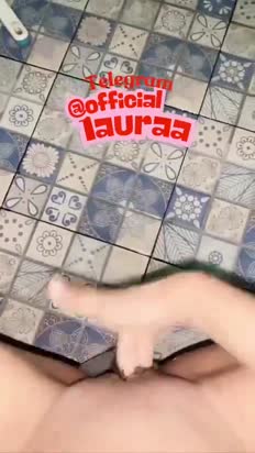 Live Show Talent Laura New – main di kantor