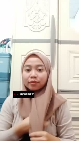 Jilbab cantik – doggy di rumah kosong