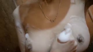 Bokep Indo servis om di kamar mandi kualitas jernih