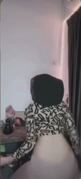 Bokep Indo PaahCanteek remas toket di sofa ruang tamu