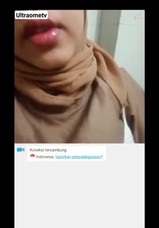 Ome Tv Hijab Sange Toge Colmek mandi di kebun
