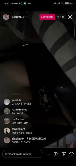 Live Show Elsa – live ig gagahi pacar di ruang tamu