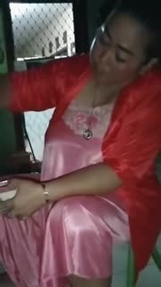 Bokep Indo Pijat 05 striptis di ruang tamu durasi panjang