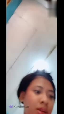 Live Show Video VCS Diam-Diam, Ceweknya Ngumpet di Gudang Sendirian