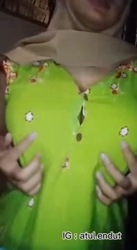 Hijab Daster Sange gagahi pacar di ruang tamu nikmat banget