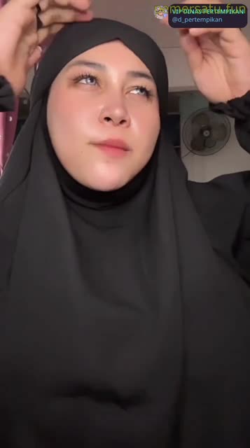 Hijab tobrut sange omek sepong ngewe colmek di kamar mandi durasi panjang