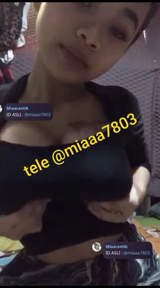 Mia Tiktok Jaksel 05 – Bokep Indo Viral desah manja di kebun sambil live