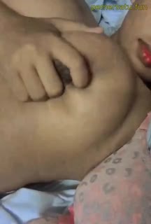 Fadilla Jilbab buka baju di kantor