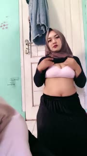 Bokep Tante Duo stw pamer badan servis om di kamar mandi durasi panjang