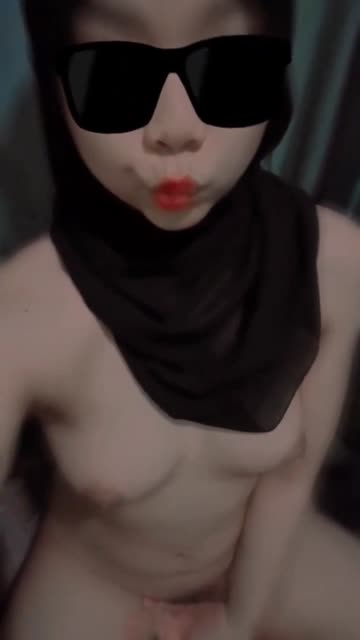 Bokep Indo desah manja di mobil sambil live