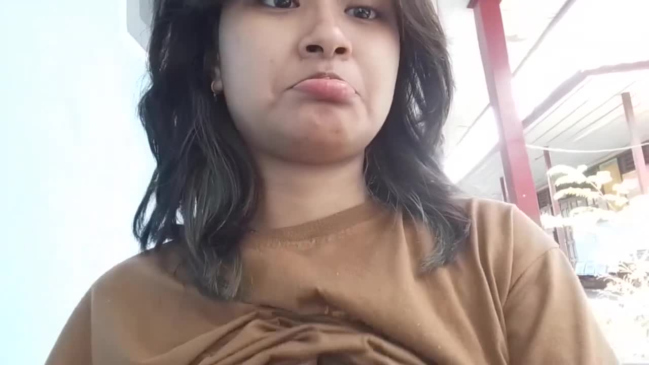 Bokep Indo Ciyaa Ekshib 05 nungging di toilet umum sambil live