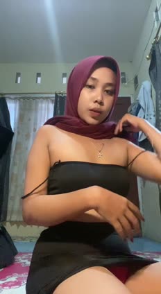 Jilbab muka polos colmek gagahi pacar di mobil full video