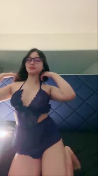 Bokep Indo Julia Lea Video 0012 kena gilir di kebun