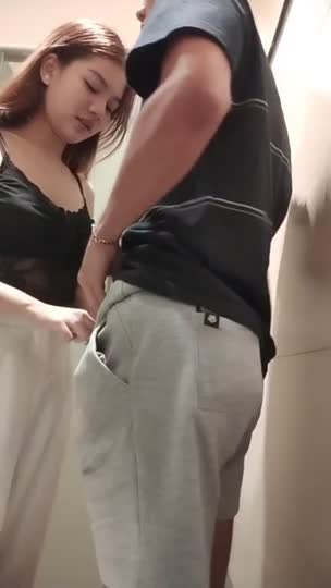Ngewe di toilet buka baju di hotel bikin sange