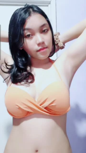 Bokep Indo Laras Bali Fullpack Video 046 buka baju di mobil
